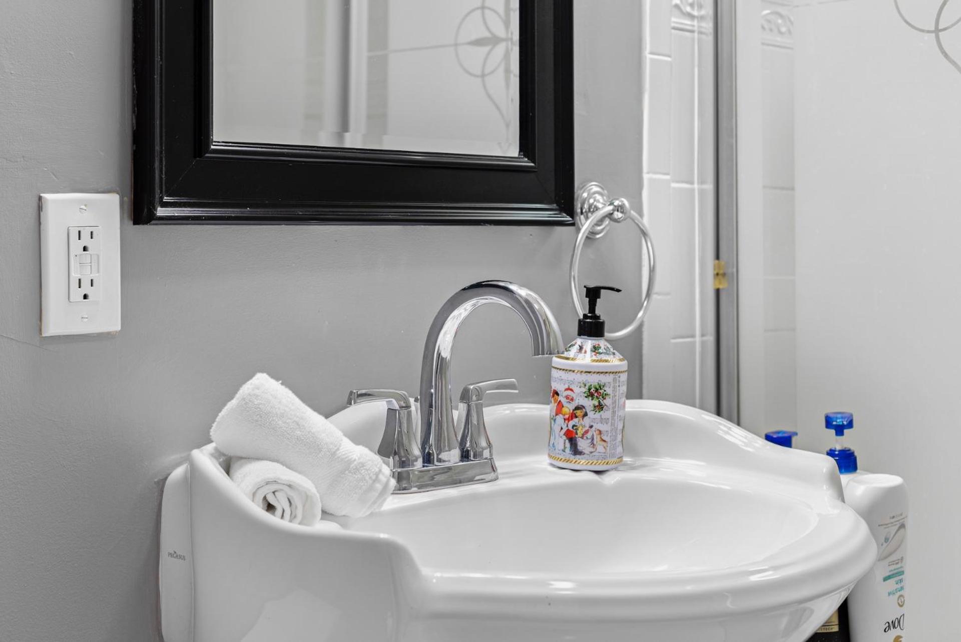 Spacious Apartments Near Ashmont - Evonify Stays Boston Exteriör bild