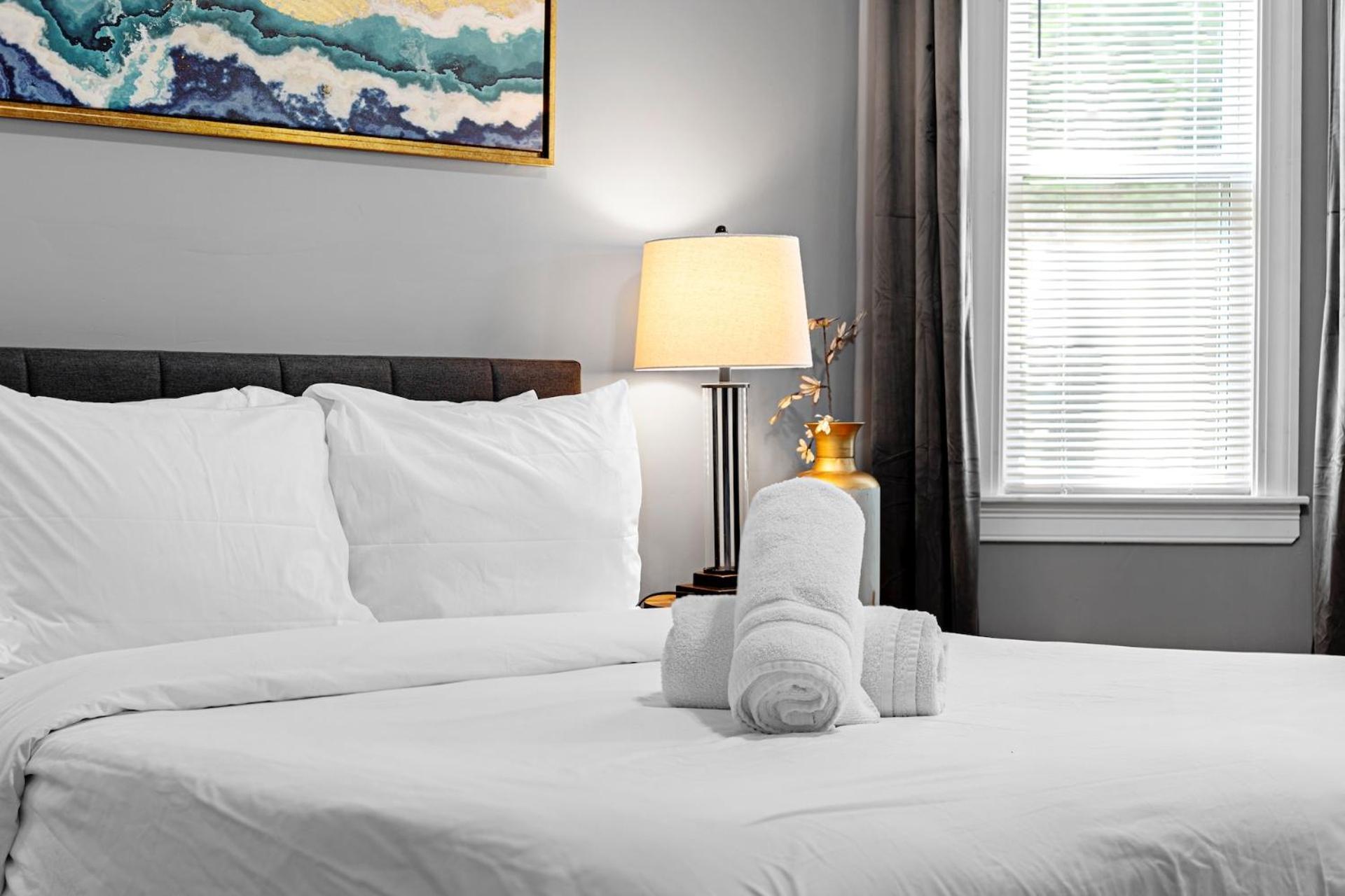 Spacious Apartments Near Ashmont - Evonify Stays Boston Exteriör bild